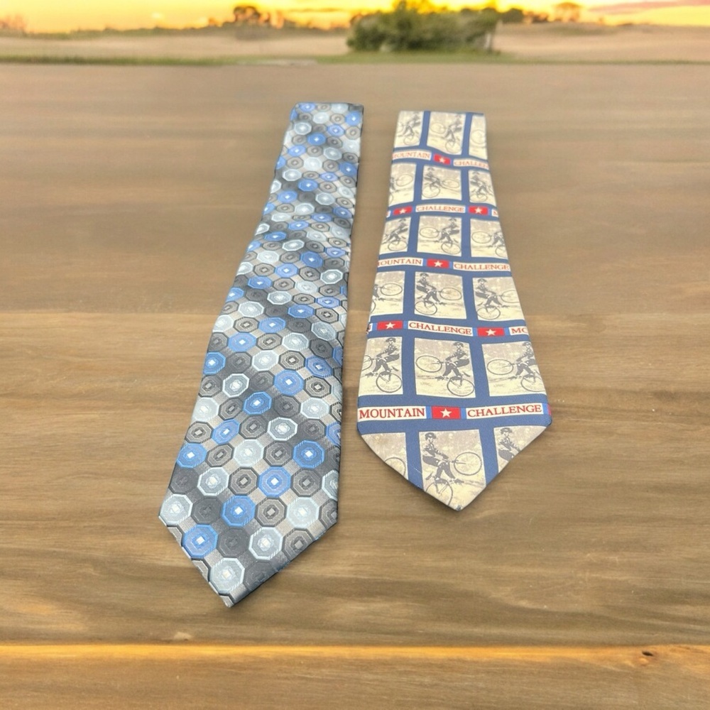 VINTAGE NOVELTY BLUE NECKTIE PAIR